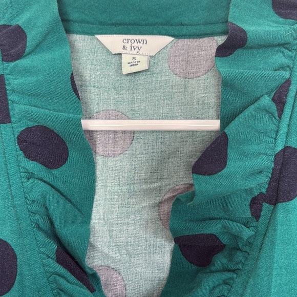 Crown & Ivy Emerald Green Dotted 3/4 Sleeve Ruffle Neck Printed Top Size Small - Picture 5 of 8